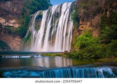 2+ Million Cascadas De Rio Royalty-Free Images, Stock Photos & Pictures ...