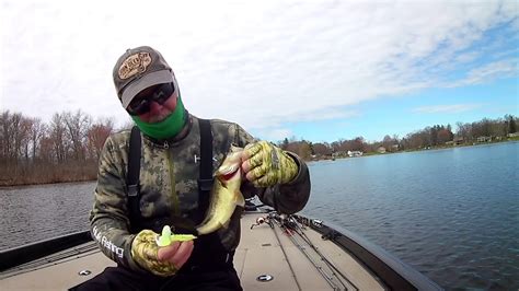 Fish (Mud) Lake 4/5/20 Sunday Bassin - YouTube