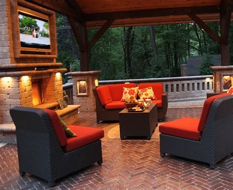 Cozy Outdoor Room With Fireplace - Strictly Stone