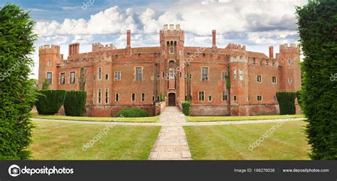 Brick Herstmonceux castle in England East Sussex — Stock Photo © annamoskvina #166276038