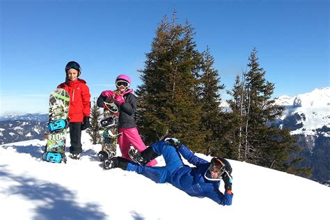 Snowboard lessons for kids in Samoens