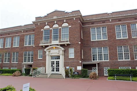 Osceola Middle School, Ocala | View of the school's front. | Flickr