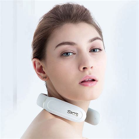 SKG Smart Neck Massager with Heating Function, Wireless 3D Travel Neck