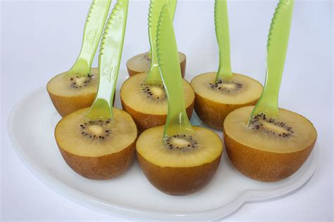 How to eat kiwi: just cut in half and scoop with a spoon. Easy as 1, 2 ...