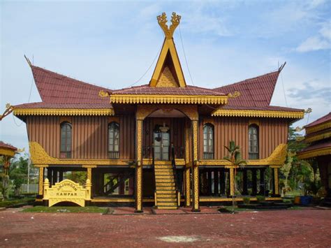 Rumah adat Selaso Jatuh Kembar Riau Sumatera. | Seni Budaya Indonesia