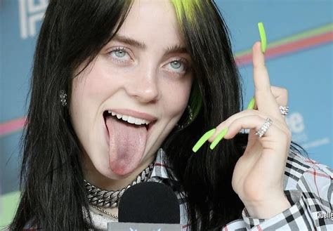 Billie Eilish’s huge tongue : u/angufa