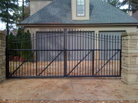 Rolling / Sliding / Cantilever Iron and Aluminum Driveway Gates | Iron ...