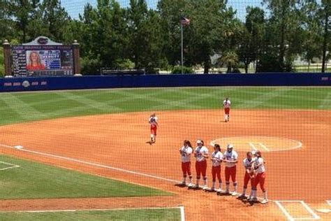 Florida Gators Weekend Review: Softball makes Women's College World ...