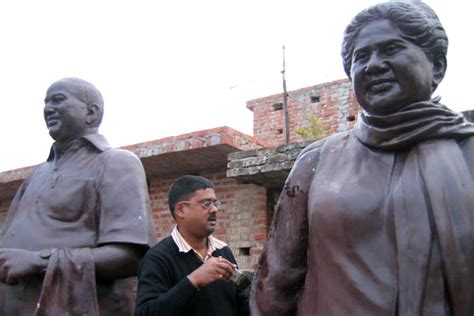 BBC News | In pictures: Mayawati's favourite statue-maker,