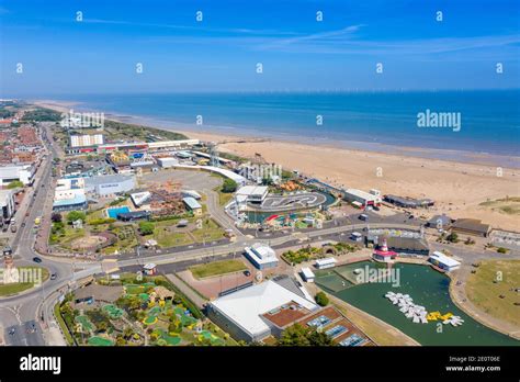 Skegness beach lincolnshire promenade hi-res stock photography and images - Alamy