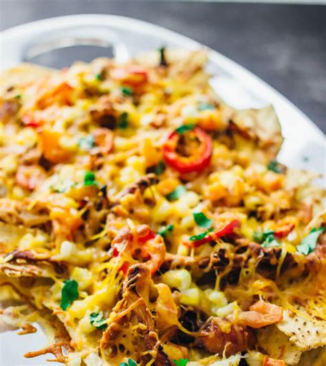 Loaded Mexican nachos with chicken - Savory Tooth