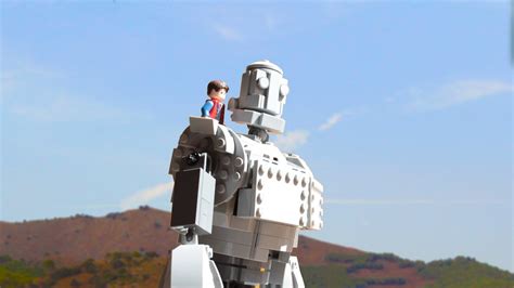 Lego Iron Giant MOC | Instructions here: www.youtube.com/wat… | Flickr