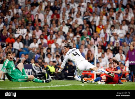 Lionel messi goal real madrid hi-res stock photography and images - Alamy