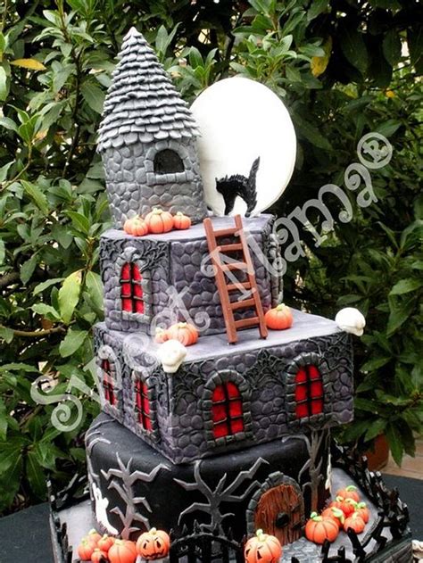 Halloween castle - Cake by SweetMamaMilano - CakesDecor