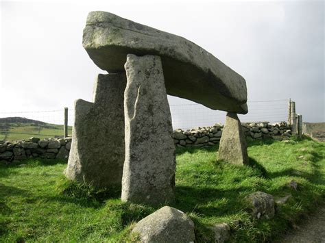 Dolmen ireland - hoolijunky