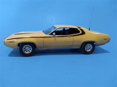 Daisy Duke's '71 Plymouth Satellite - Model Cars - Model Cars Magazine ...