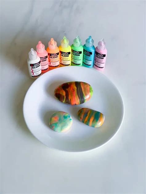 Marbled Glow Paint Rocks – Tulip Color Crafts