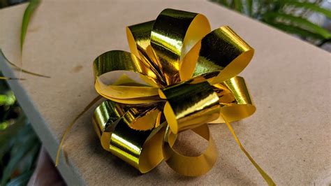 DIY How to make an Easy Gift Bow , Ribbon Bow - YouTube