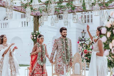 Timeless Weddings at Taj Mahal Lucknow - WeddingSutra Blog in 2020 ...