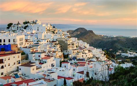 Where are expats choosing to move to in Spain?: Top 10 areas include ...