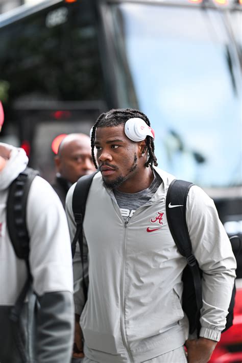 Alabama Football arrives in California for Rose Bowl semifinal