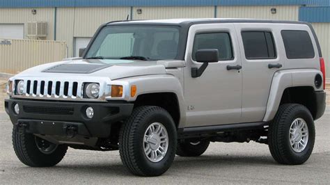 GM to revive Hummer brand with all-electric pickup truck