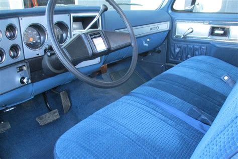 1980 CHEVROLET C-20 PICKUP - Blue Interior Details