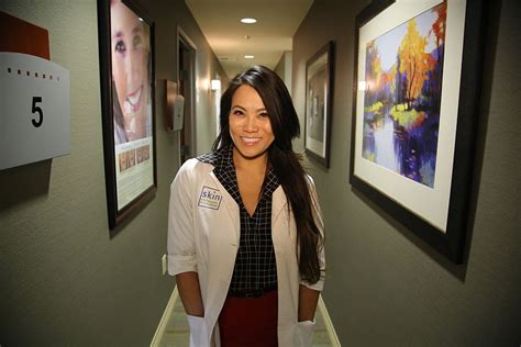 ‘Dr. Pimple Popper’: Is Dr. Sandra Lee Still Married and How Many Kids Does She Have?