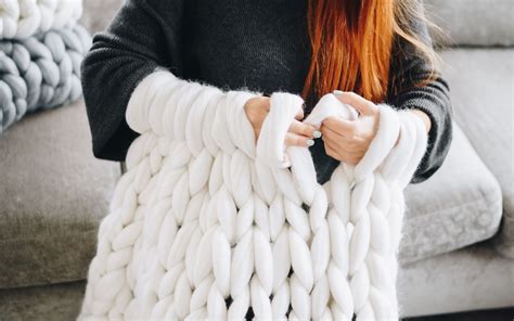 How to make a chunky knit blanket – DIY guide for beginners – WoolArtDesign | Chunky knit ...