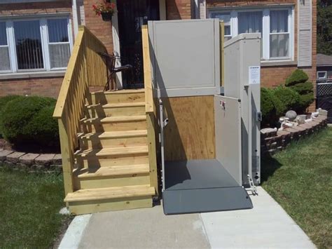 Exterior Wheelchair Platform Lift