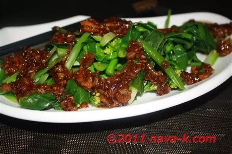 Stir fried kai-lan (chinese broccoli) in oyster sauce - Recipe Petitchef