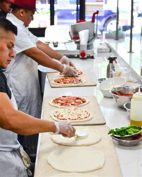 Local DC-area pizza chain recognized by Italian critics - WTOP News