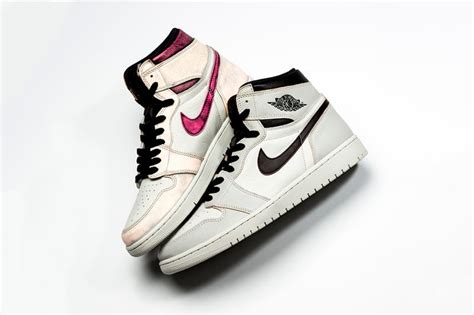 Nike SB x Air Jordan 1 "Light Bone" to "Chicago" | Hypebeast