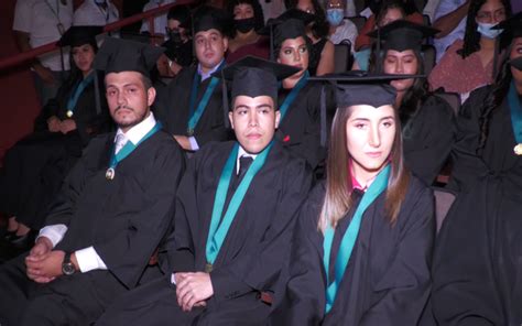 Facultad de Medicina Veterinaria gradúa a nuevos profesionales | La Universidad