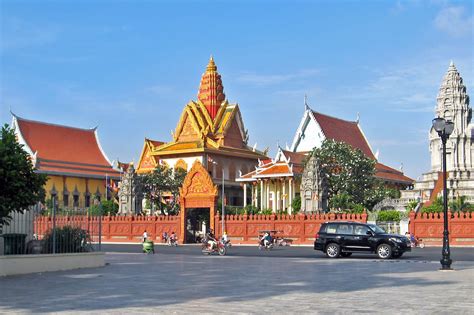 Wat Ounalom in Phnom Penh - One of Cambodia's Oldest Buddhist Temples ...