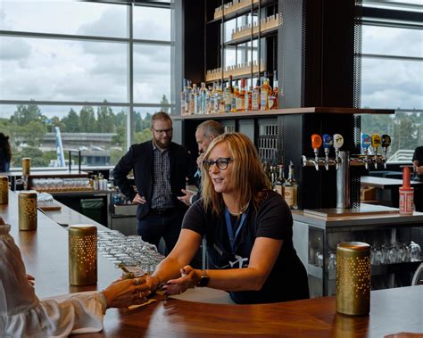 The Airport Lounge Is Much Improved, if You Can Squeeze In - The New York Times