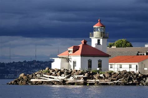 16 Puget Sound lighthouses you can visit for free ...