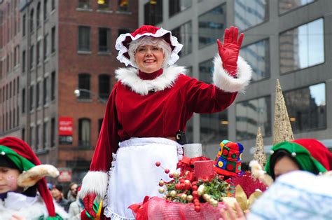 Win VIP Tickets To The Toronto Santa Claus Parade! - UrbanMoms