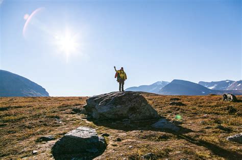 Photographer hikes 130 km in Northern Sweden to prove a point about ...