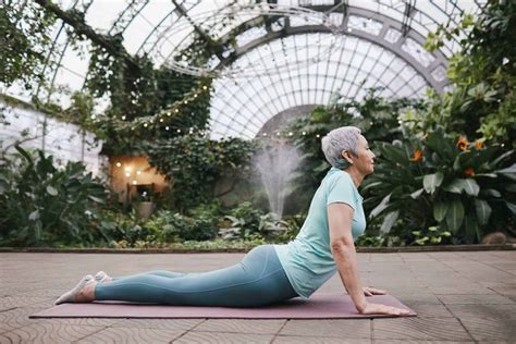 Flexibility Exercises Benefits for Seniors: 12 Life Long Gains