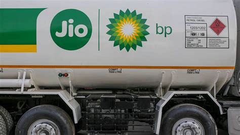 Reliance Jio-bp starts India’s largest EV charging hubs here. Read more ...