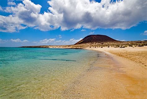 The 10 Most Beautiful Beaches in Lanzarote