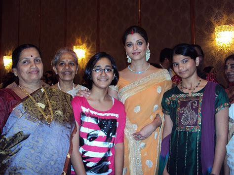 kudla bluez: Aishwarya Rai at Shrima's baby shower