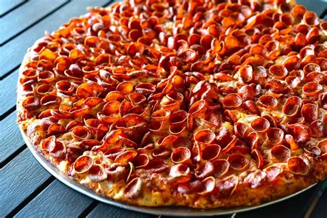 Top National Pepperoni Pizza Day Deals: You Can't Miss! » México Menu Precio