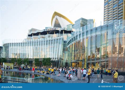 Tourist To See View of the Iconsiam on the River Editorial Photography ...