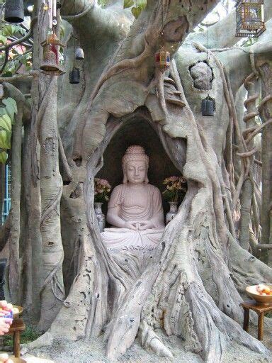 Buddha inside a tree. | Buddha statue, Buddha, Statue