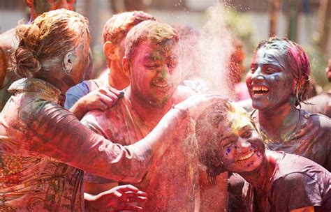 Holi 2018 Celebration in Maharashtra: Vibrant Photos of Holi in Mumbai and Other Cities | India.com