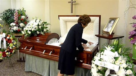 Anna nicole smith open casket photo