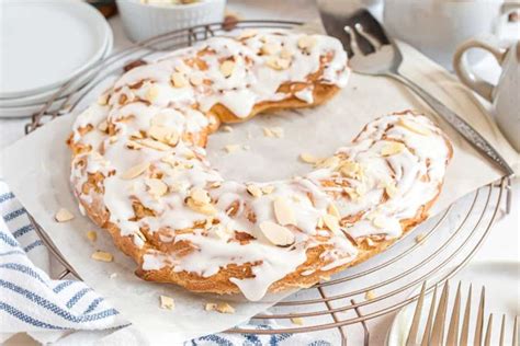 Almond Kringle | Almond recipes, Almond filling recipe, Almond paste recipes