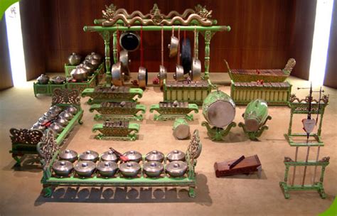 Gamelan (Indonesian instrumental ensemble) - MIT Global Shakespeares